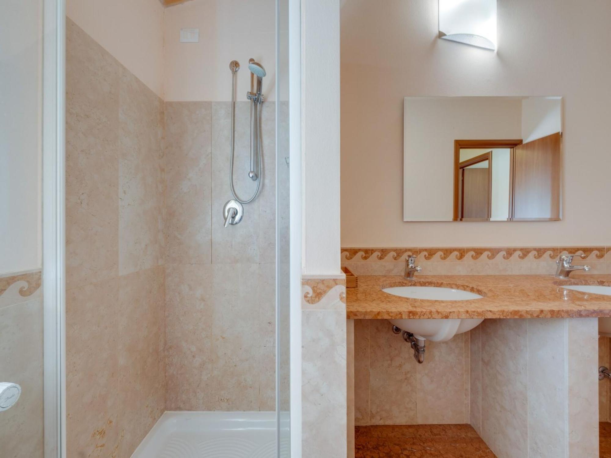 Spacious Apartment In Idro With Shared Pool Crone 外观 照片