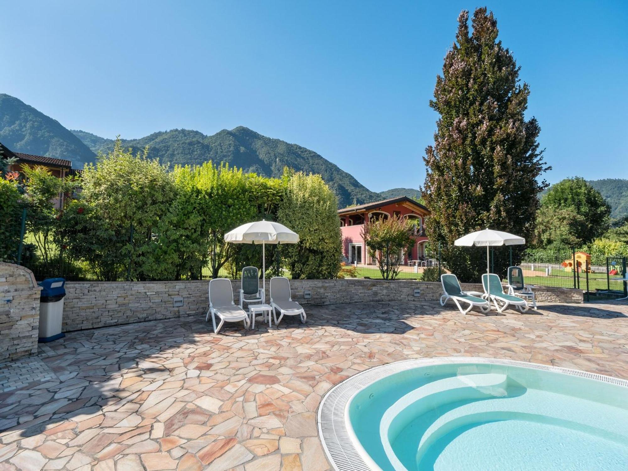 Spacious Apartment In Idro With Shared Pool Crone 外观 照片