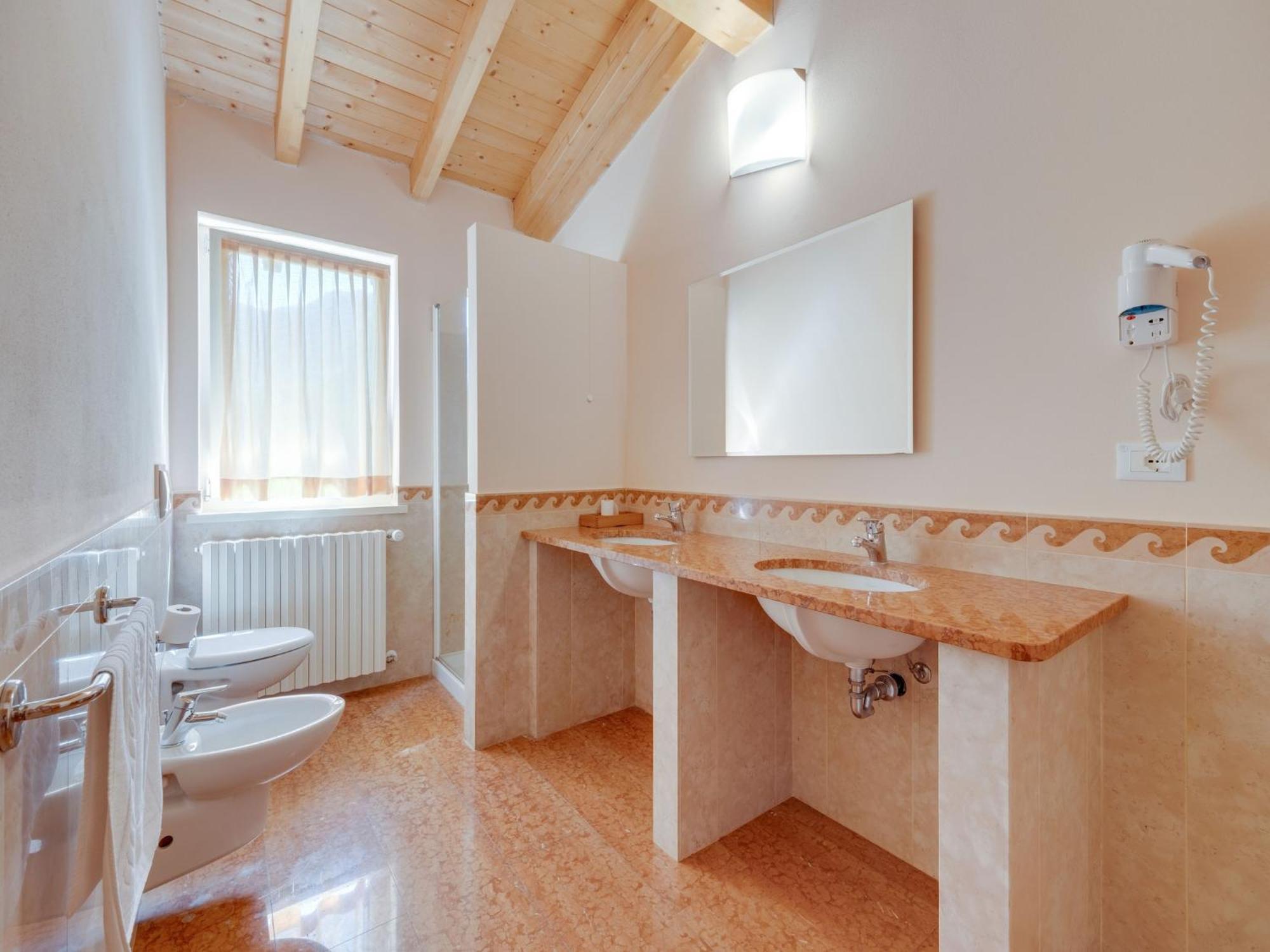 Spacious Apartment In Idro With Shared Pool Crone 外观 照片