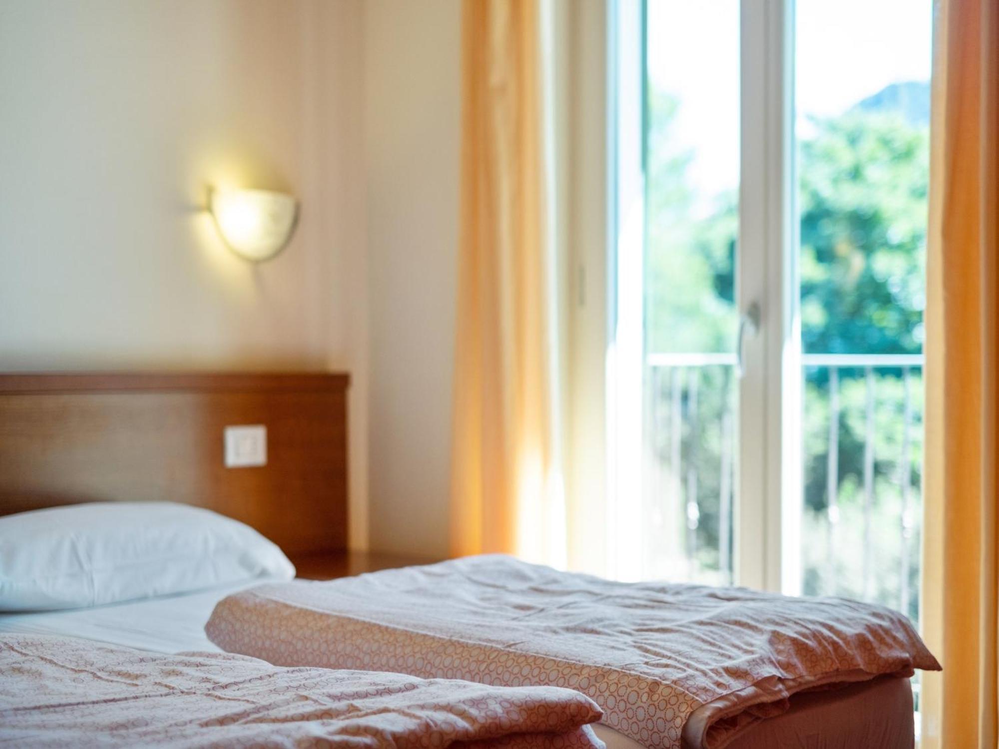 Spacious Apartment In Idro With Shared Pool Crone 外观 照片