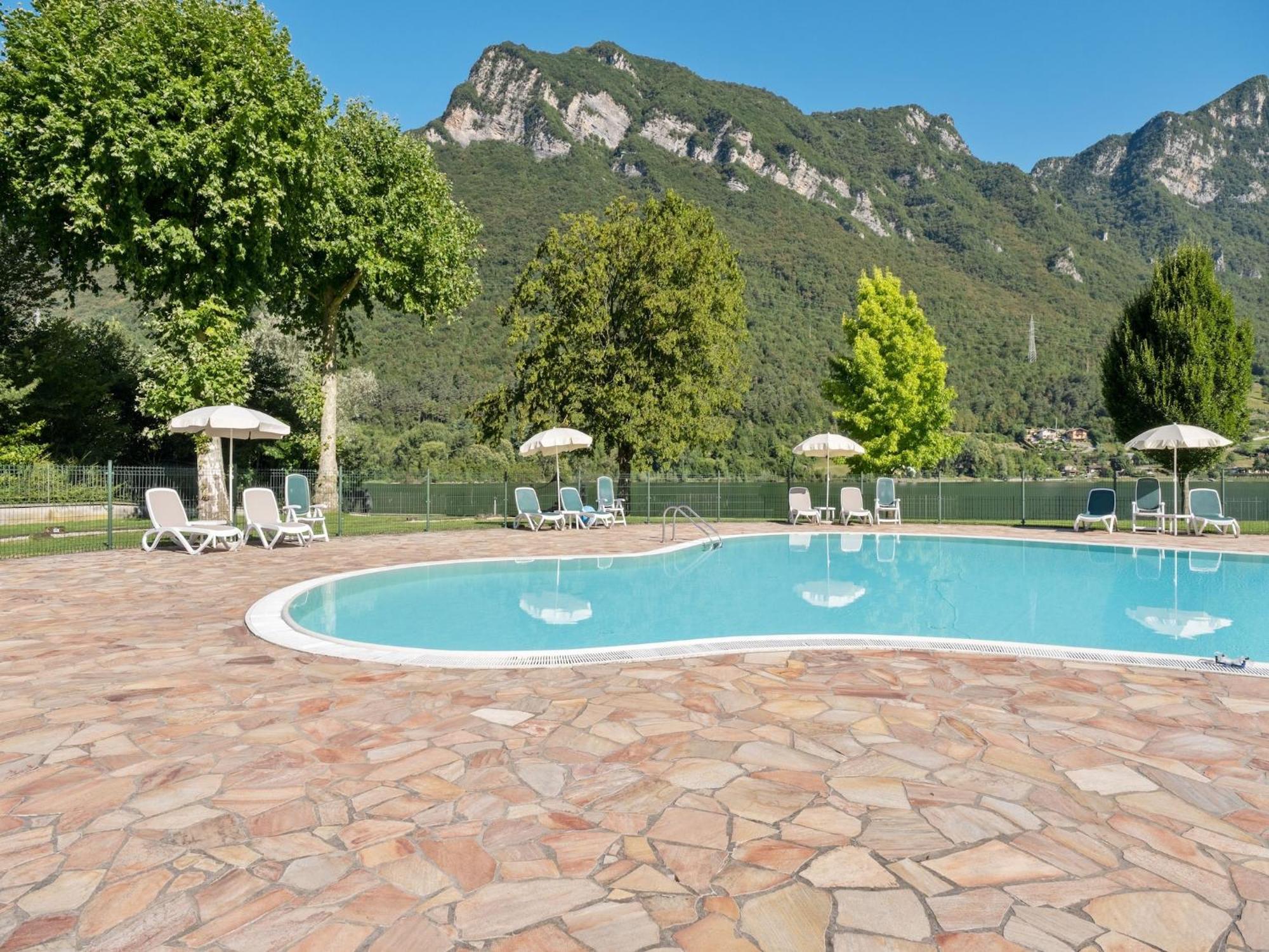 Spacious Apartment In Idro With Shared Pool Crone 外观 照片