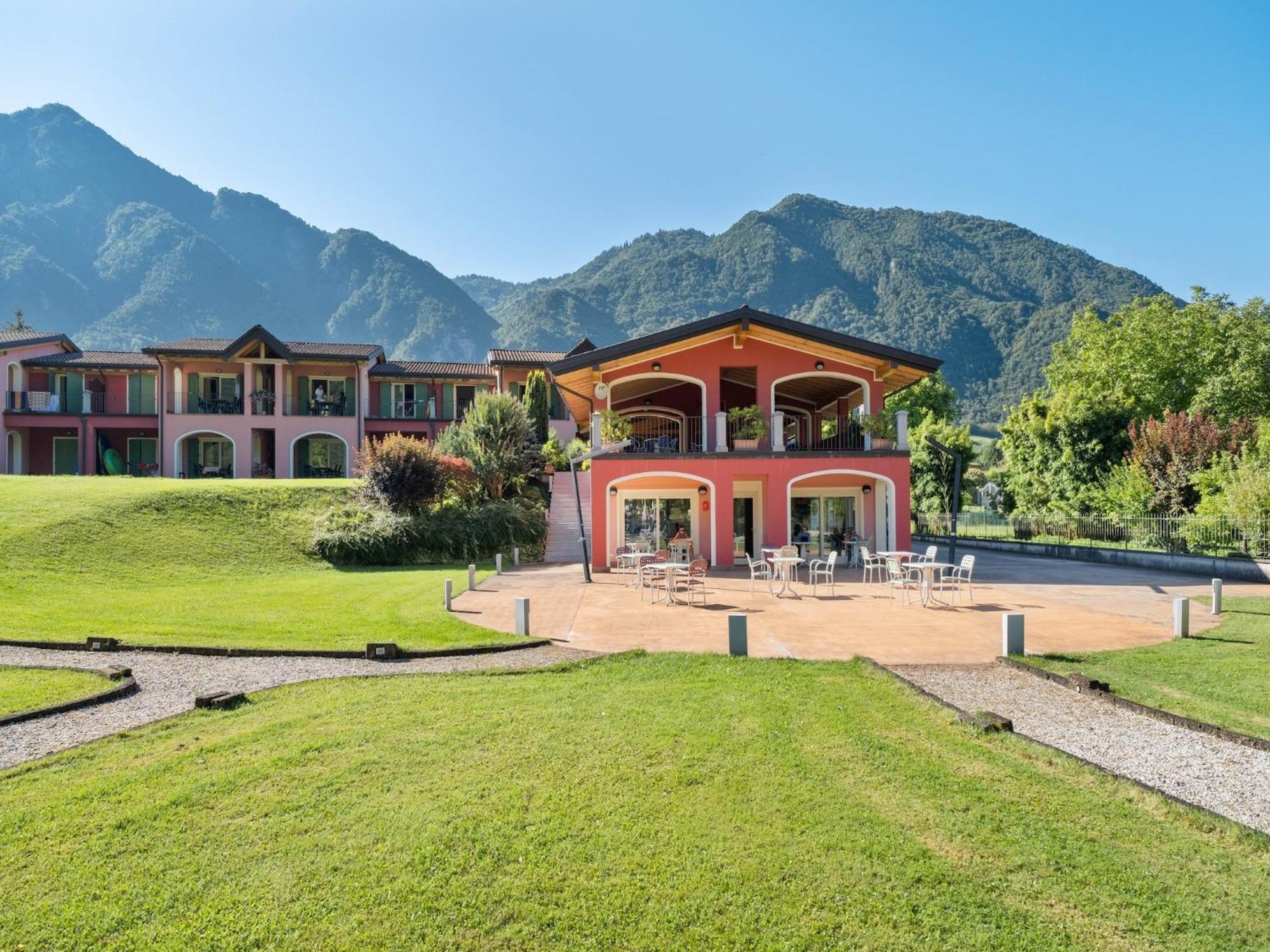 Spacious Apartment In Idro With Shared Pool Crone 外观 照片