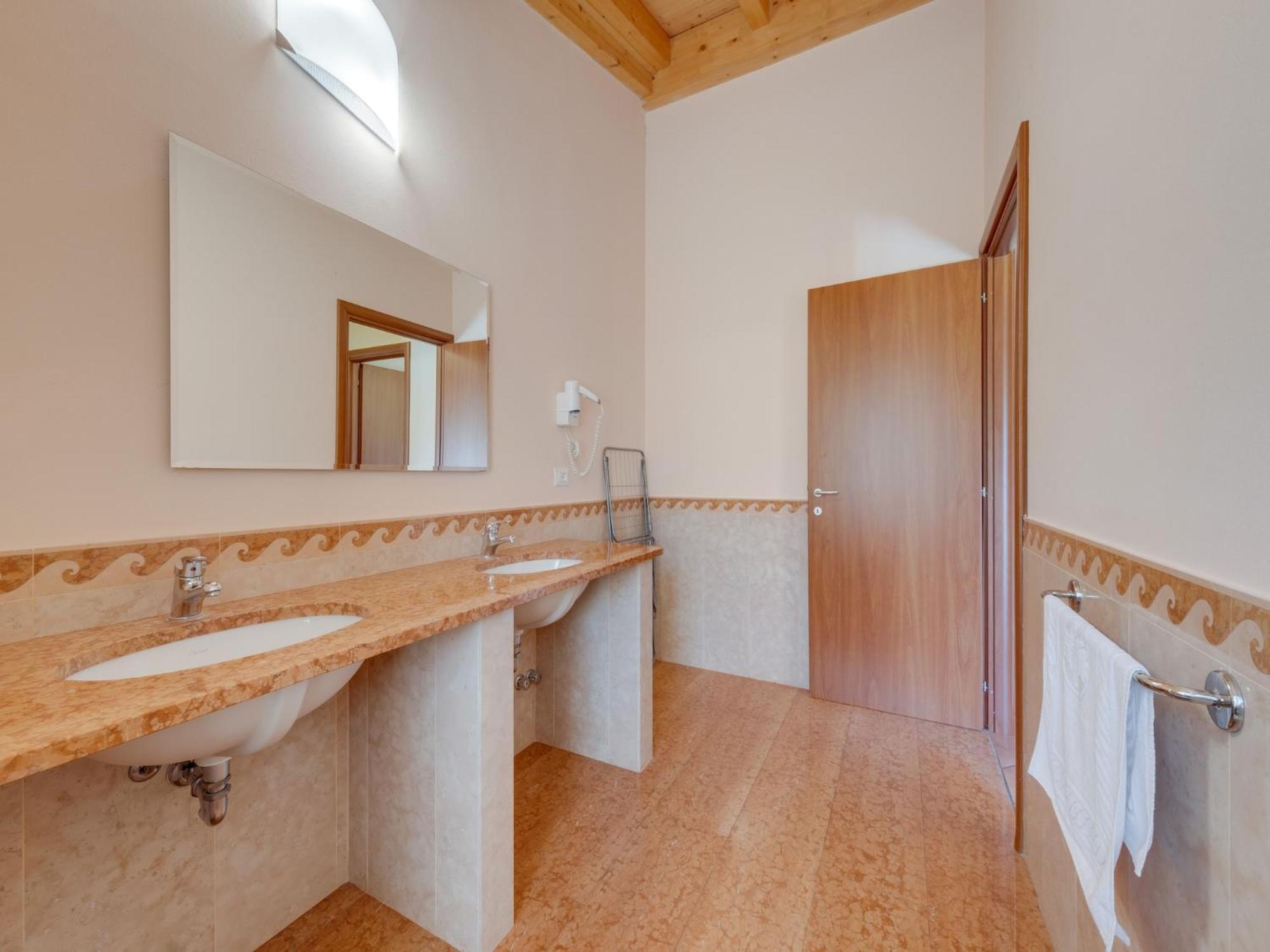 Spacious Apartment In Idro With Shared Pool Crone 外观 照片
