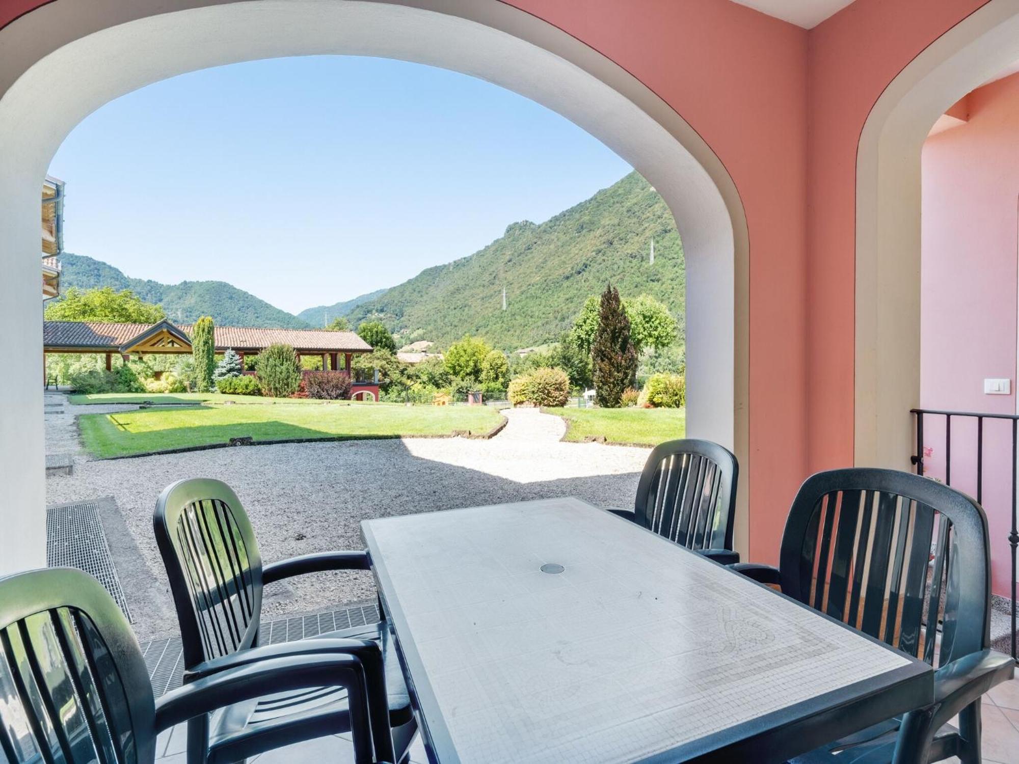 Spacious Apartment In Idro With Shared Pool Crone 外观 照片